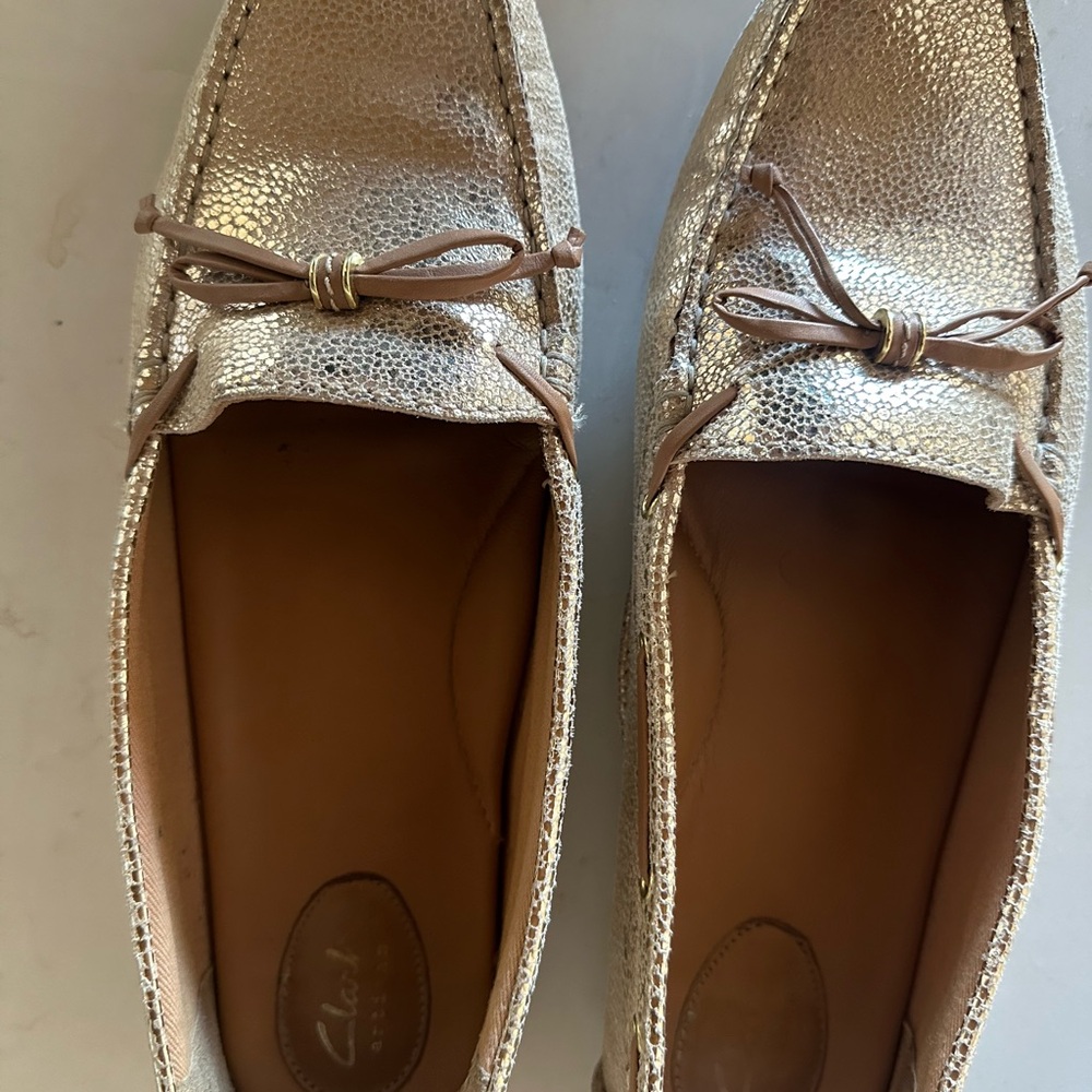 Clarks Dunbar Women's Gold Driving Loafers